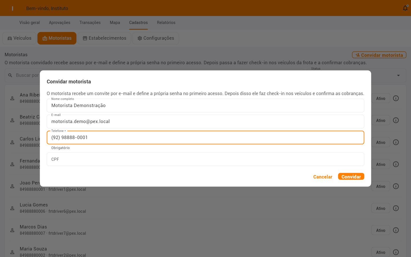 Convite: nome, e-mail e telefone (obrigatório). O motorista recebe o convite e cria a própria senha.